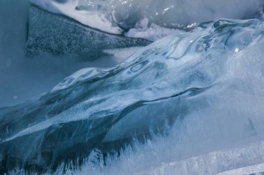 kristal beyaz buz kütleleri parlak güneş, Baykal, büyük güzel yanardöner 