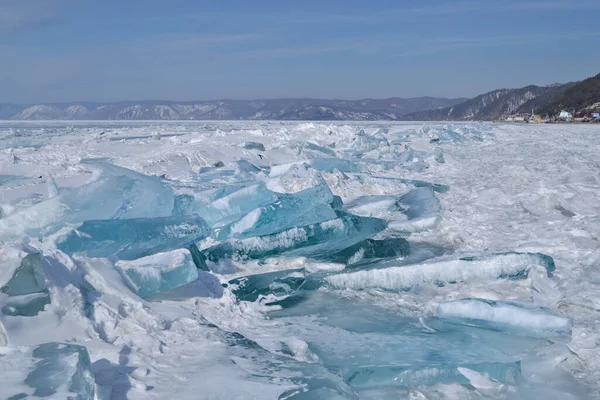Large Iridescent Crystals White Blue Ice Floes Cracks Glow Light — Stock Photo, Image