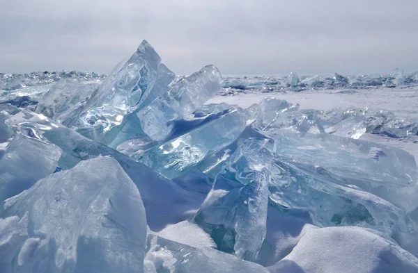 Large Iridescent Crystals White Blue Ice Floes Cracks Glow Light — Stock Photo, Image