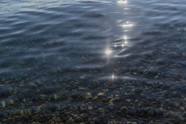 Resplandor Del Sol Guijarros Colores Agua Clara Mañana Del Lago — Foto de Stock