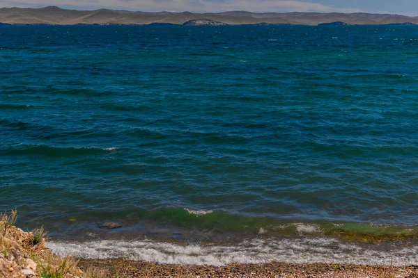 Яскраво Сині Смарагдові Хвилі Озера Байкал Світлі Сонця Влітку Гори — стокове фото