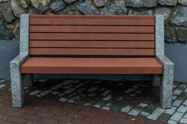 One Orange Red Wooden Sturdy Bench Path Stone Alley Cloudy — Stock Photo, Image