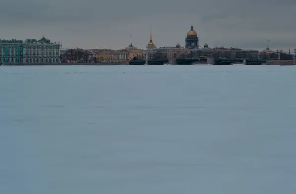 Зимова Набережна Санкт Петербурга Акуратними Кольорами Собором Святого Ісаака Берегах — стокове фото