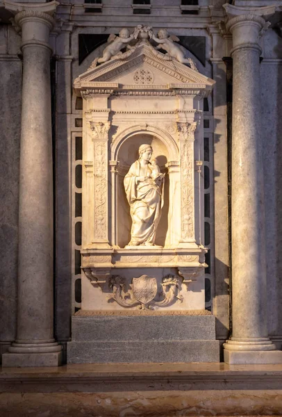 Статуя Девы Марии Младенца Иисуса Часовне Pena Palace Синтре Португалия — стоковое фото