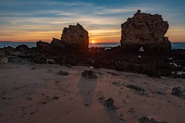 Rocas Amanecer Playa Arrifes Albufeira Portugal —  Fotos de Stock
