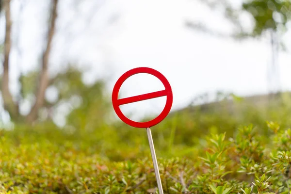 Rode Entry Bordje Geïnstalleerd Tuin Beschermen — Stockfoto