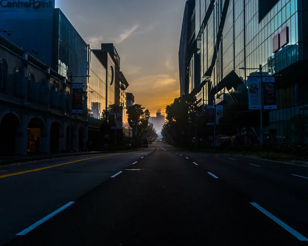 Pusta Droga Wschodzie Słońca Singapur Orchard Road — Zdjęcie stockowe