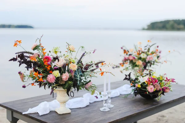 Table Bois Sur Nature Décor Élégant Fleur Mariage Fleurs Mariage Photo De Stock