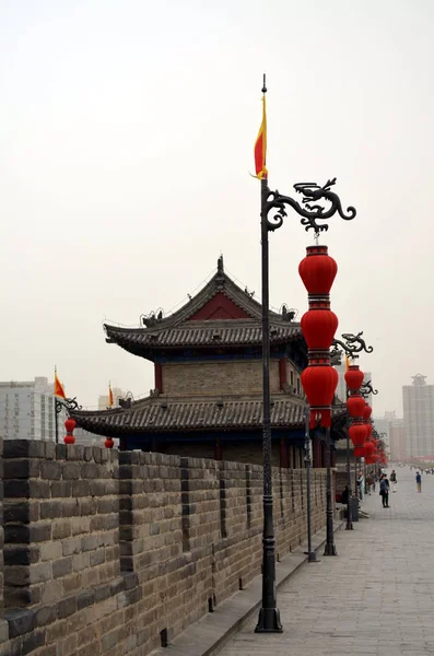 Oude Toren Een Dag Mist Xian Stadsmuur Met Pagodes China — Stockfoto