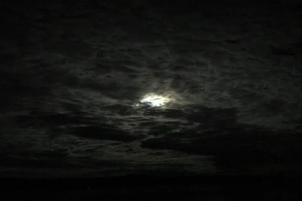 Lune Lève Travers Les Nuages — Photo