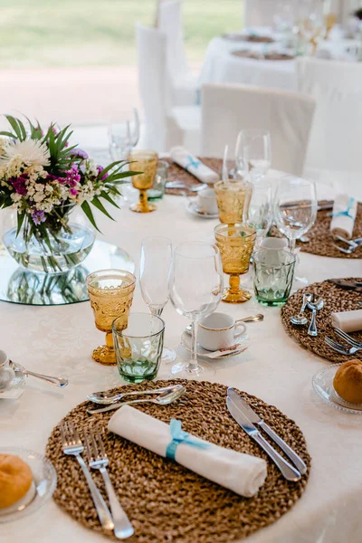 wedding table decoration with yellow glasses