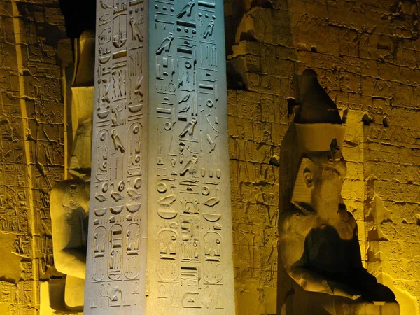 Ägypten Luxor Nacht Mit Obelisk Und Hieroglypten — Stockfoto