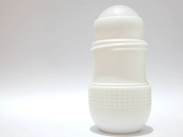 Desodorante Antitranspirante Roll Para Mujeres Hombres Fondo Blanco Enfoque Selectivo —  Fotos de Stock