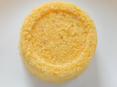 Geleneksel Brezilya kuskusu (cuscus / cuskuzen). Tropik yiyecekler. Kuzeydoğu bölgesinden 