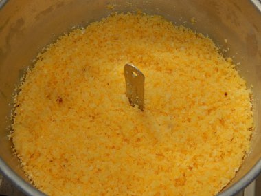 Geleneksel Brezilya kuskusu (cuscus / cuskuzen). Tropik yiyecekler. Kuzeydoğu bölgesinden 