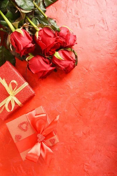 Composición Para Día San Valentín Rosas Regalos Copas Vino Corazones —  Fotos de Stock