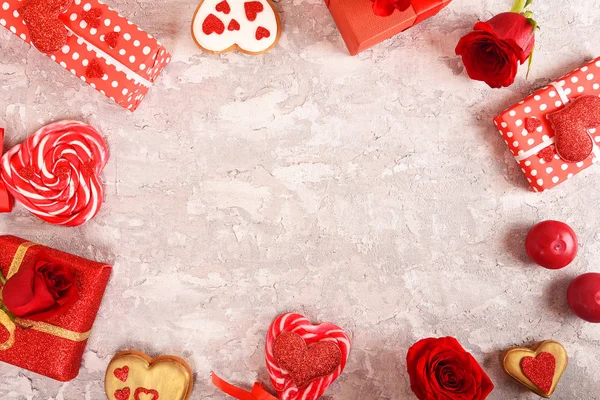 Komposition Zum Valentinstag Rosen Geschenk Gläser Und Wein Rote Herzen — Stockfoto