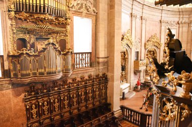 Porto, Portekiz - 09 Ocak 2019: İç Clerigos Kilisesi (Church ruhban sınıfının). Porto şehrinde en yüksek kulenin.