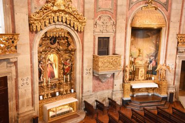 Porto, Portekiz - 09 Ocak 2019: İç Clerigos Kilisesi (Church ruhban sınıfının). Porto şehrinde en yüksek kulenin.