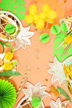 Festival arka plan. Tropikal Tema. Hawaii. Parti, doğum günü. Yukarıdan görüntüleyin. Düz yatıyordu.