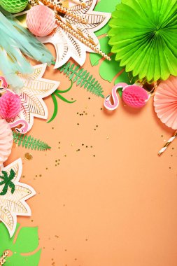 Festival arka plan. Tropikal Tema. Hawaii. Parti, doğum günü. Yukarıdan görüntüleyin. Düz yatıyordu.