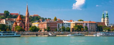 Budapeşte. Macaristan. Yaz şehir manzarası. Bir görünümü Tuna Nehri ve eski binalar. 