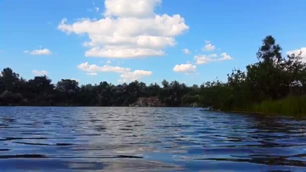 Lapso de tiempo con lago de montaña — Vídeo de stock