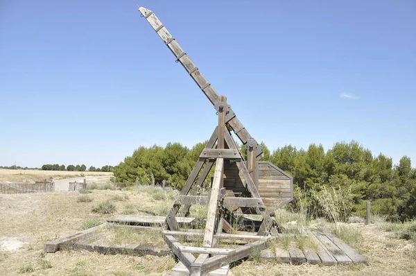 Old Wooden Catapult Military Instrument Used Ancient Times Launch Remote — Stock Photo, Image