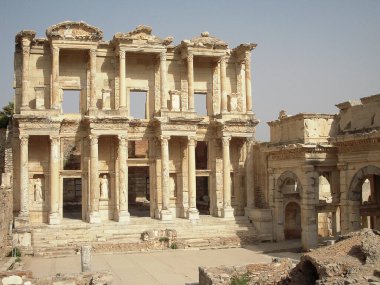 Türkiye 'nin Efes kentindeki Celsus Kütüphanesi
