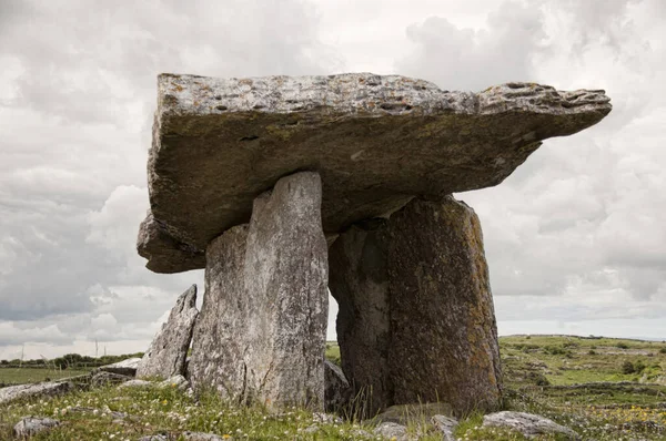 Poulnabrone Dolmen Burren County Clare Irlanda Período Neolítico — Fotografia de Stock