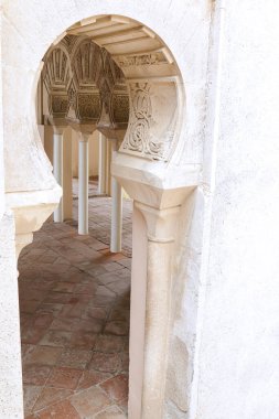 Alcazaba, İspanya 'nın Malaga şehrinde bir saray kalesi.