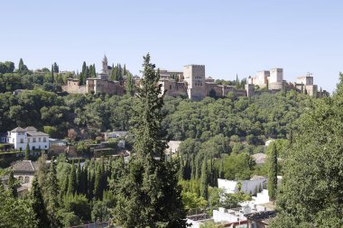 Alhambra 'nın manzarası Granada, İspanya' daki antik Arap kalesi.