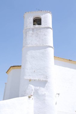 Zahara de la Sierra, Cadiz, İspanya 'daki San Juan kilisesinin saat kulesi.