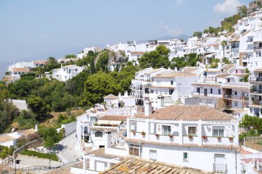 İspanya 'nın Mijas kasabasının geleneksel beyazlatılmış manzarası.