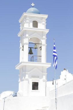 Mavi ve beyaz ortodoks kilise çan kulesi. Firostefani, Santorini Yunanistan