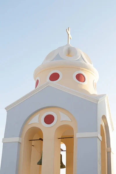 Bela Cúpula Igreja Azul Amarela Localizada Cidade Fira Ilha Santorini — Fotografia de Stock