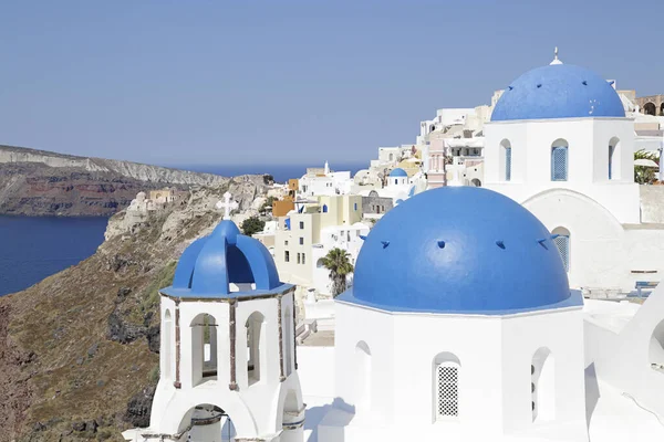 Chiese Con Cupole Blu Nella Città Oia Sull Isola Santorini — Foto Stock