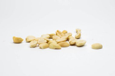 beyaz arkaplanda izole edilmiş fındık