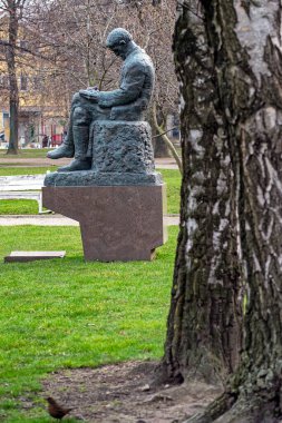 Eski köprü, SNP köprüsü, Tuna 'da küçük tekne, Bratislava, Slovakya.