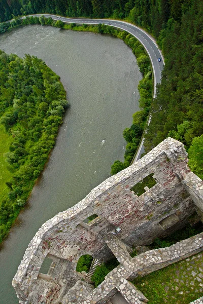 Ruinas Del Castillo Strecno Eslovaquia Río Vah Eslovaquia —  Fotos de Stock