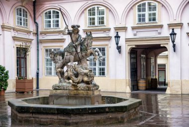 Aziz George Anıtı - Primatlar Sarayı - Bratislava - Slovakya