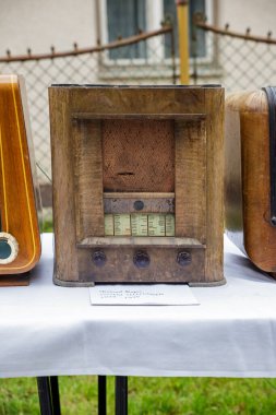 Sergi, eski, radyolar, Bzince po Javorinou, Slovakya, dönem enstrümanları,