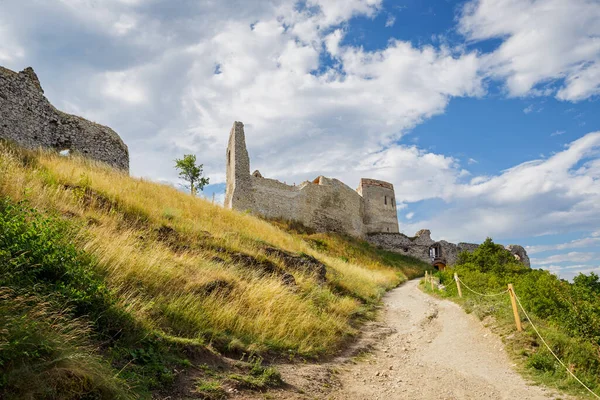 Ruinas Del Castillo Cachtice Eslovaquia —  Fotos de Stock