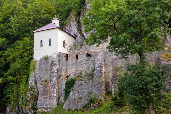 Chrześcijański Klasztor Katolicki Skalkou Koło Trencina Słowacja — Zdjęcie stockowe