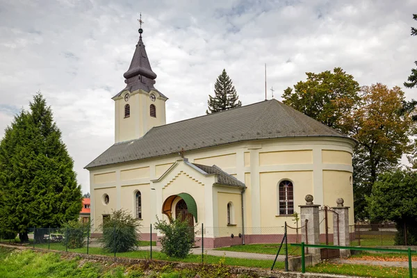 Katolikus Templom Bzince Javorina Szlovákia — Stock Fotó