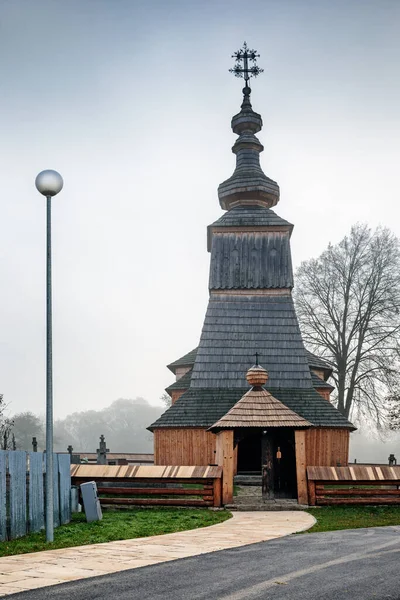 Ладомирова Деревянная Церковь Святого Архангела Михаила Юнеско Словакия — стоковое фото