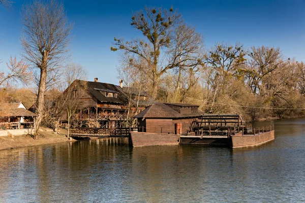 Su değirmeni, Kolarovo, nehir, Vah, Slovakya