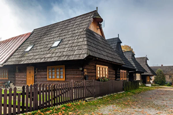 Podbiel Holzhäuser Slowakei — Stockfoto