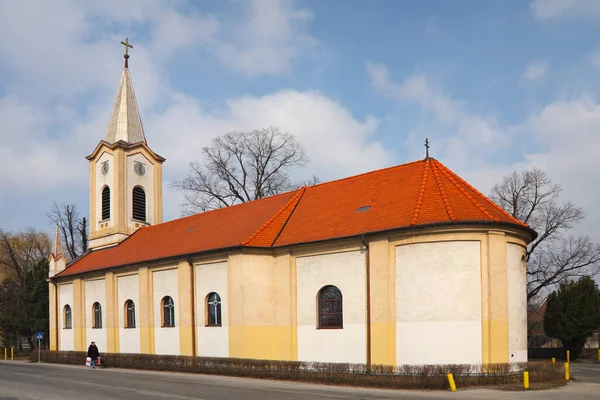 Katolikus Templom Leopoldov Szlovákia — Stock Fotó