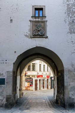 Bratislava 'daki koronavirüs zamanında St. Michael' s Gate ve kulesi, şehir tahkimatı, şehrin girişi, Slovakya.